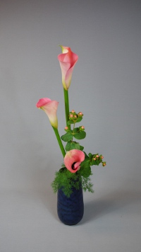 Ohara-Ikebana Hana-isho in Vase